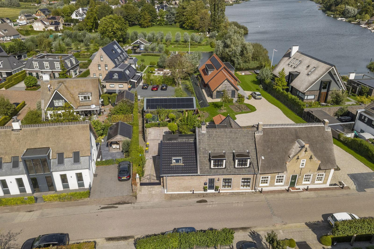 Twee-onder-één-kap te koop: Noldijk 179, Barendrecht