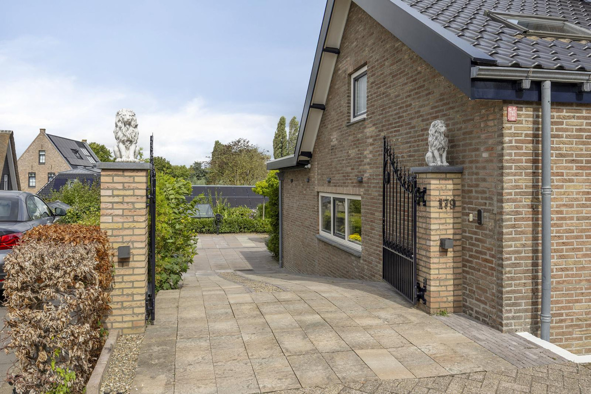 Twee-onder-één-kap te koop: Noldijk 179, Barendrecht