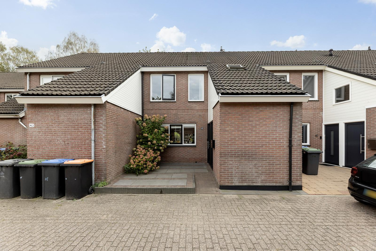 Tussenwoning te koop: Kolmschotlanden 45, Enschede