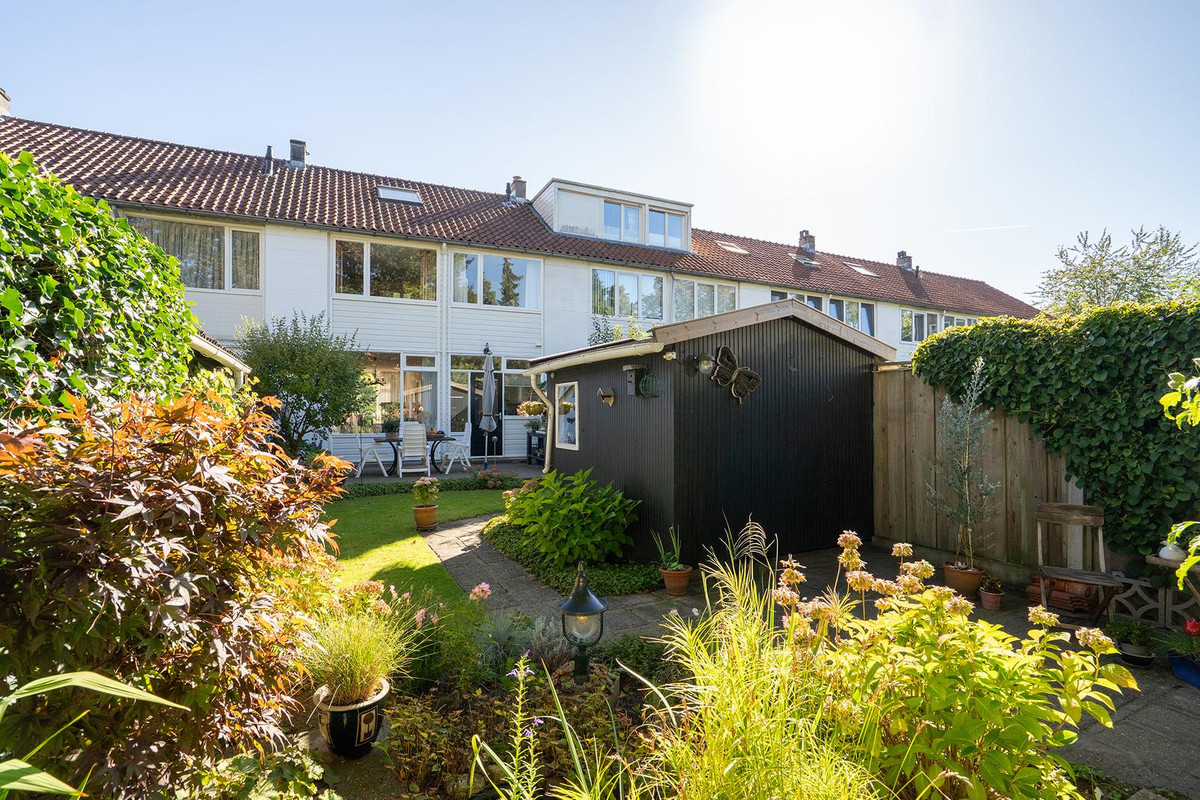 Tussenwoning te koop: Hofstedeweg 199, Enschede