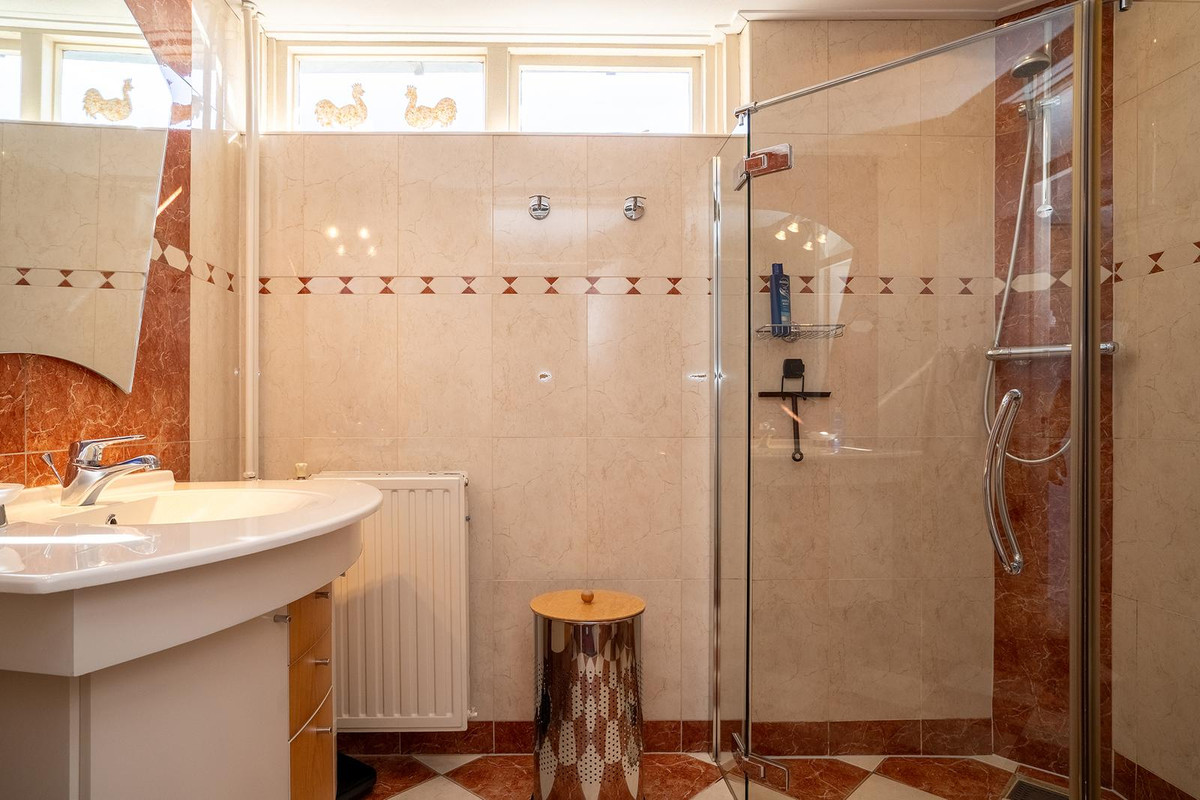 Tussenwoning te koop: Hofstedeweg 199, Enschede