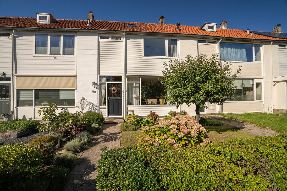 Tussenwoning te koop: Hofstedeweg 199, Enschede