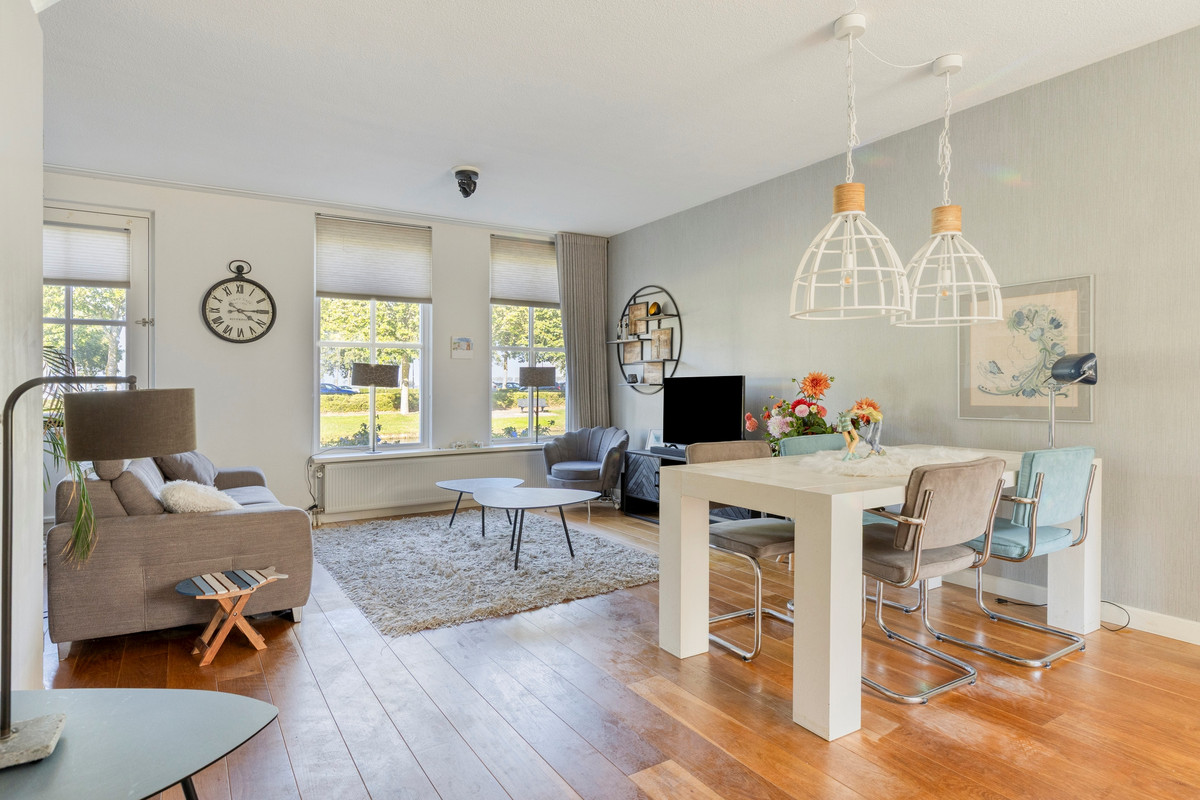Tussenwoning te koop: Singelkade 26, Middelharnis