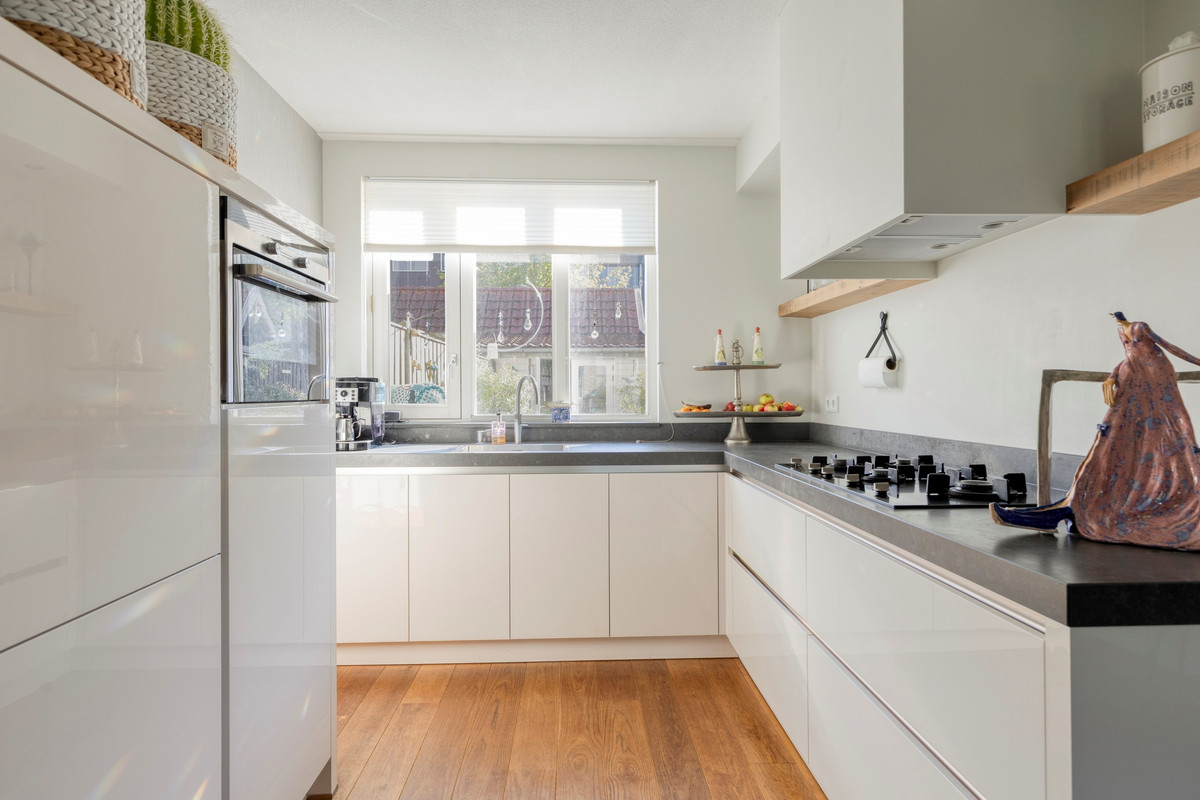 Tussenwoning te koop: Singelkade 26, Middelharnis