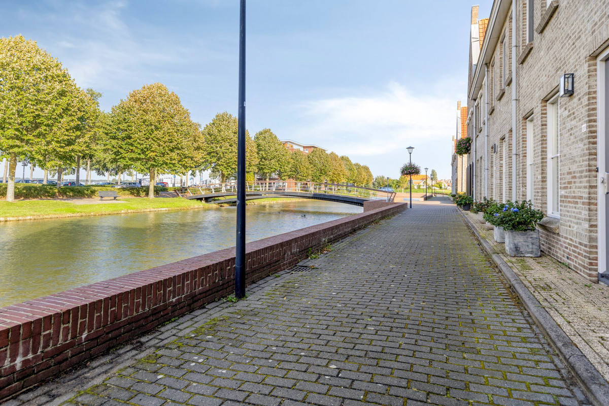Tussenwoning te koop: Singelkade 26, Middelharnis