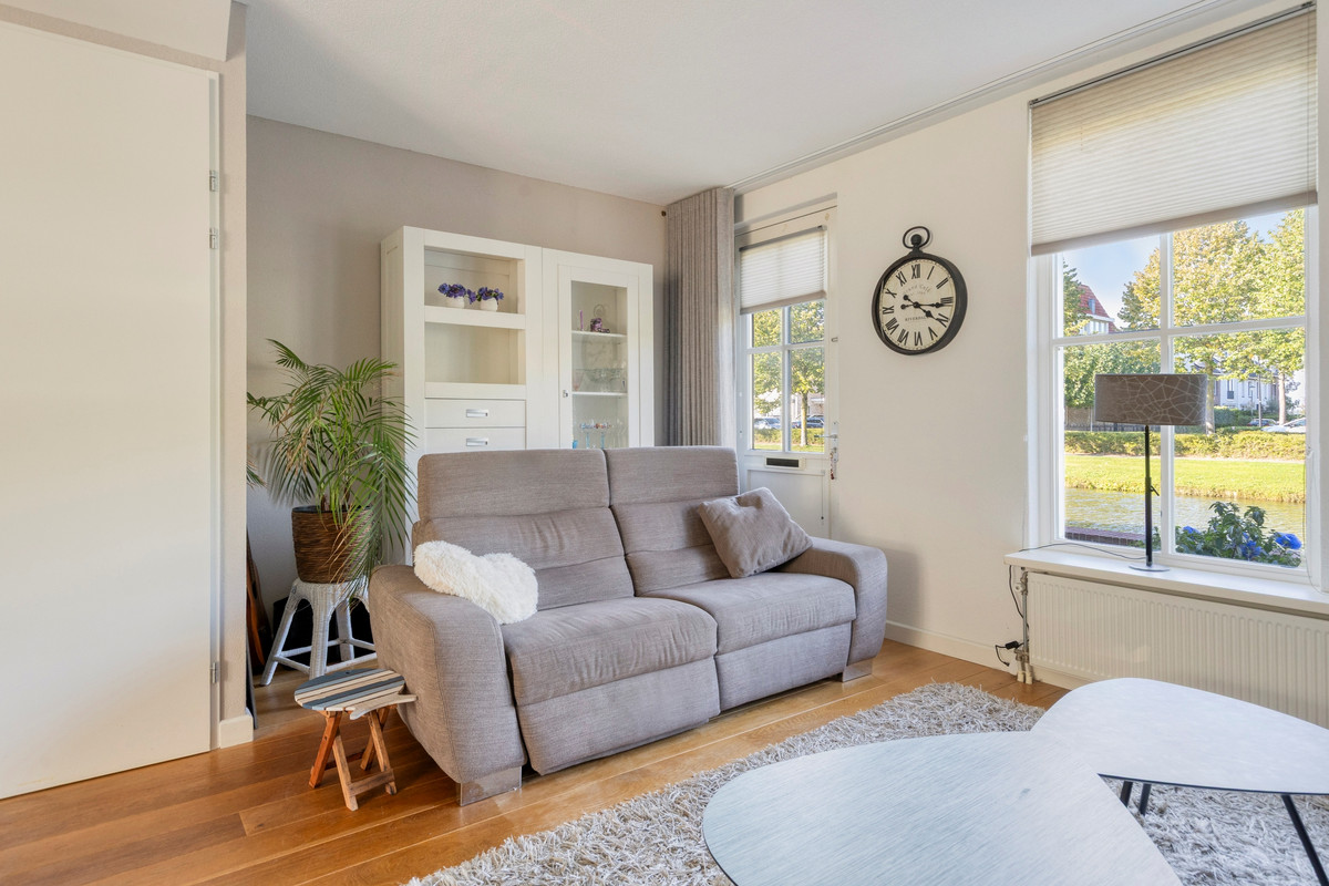 Tussenwoning te koop: Singelkade 26, Middelharnis