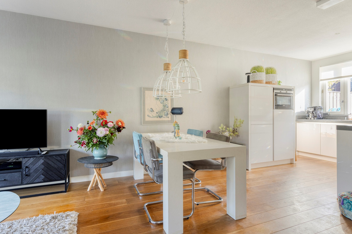 Tussenwoning te koop: Singelkade 26, Middelharnis