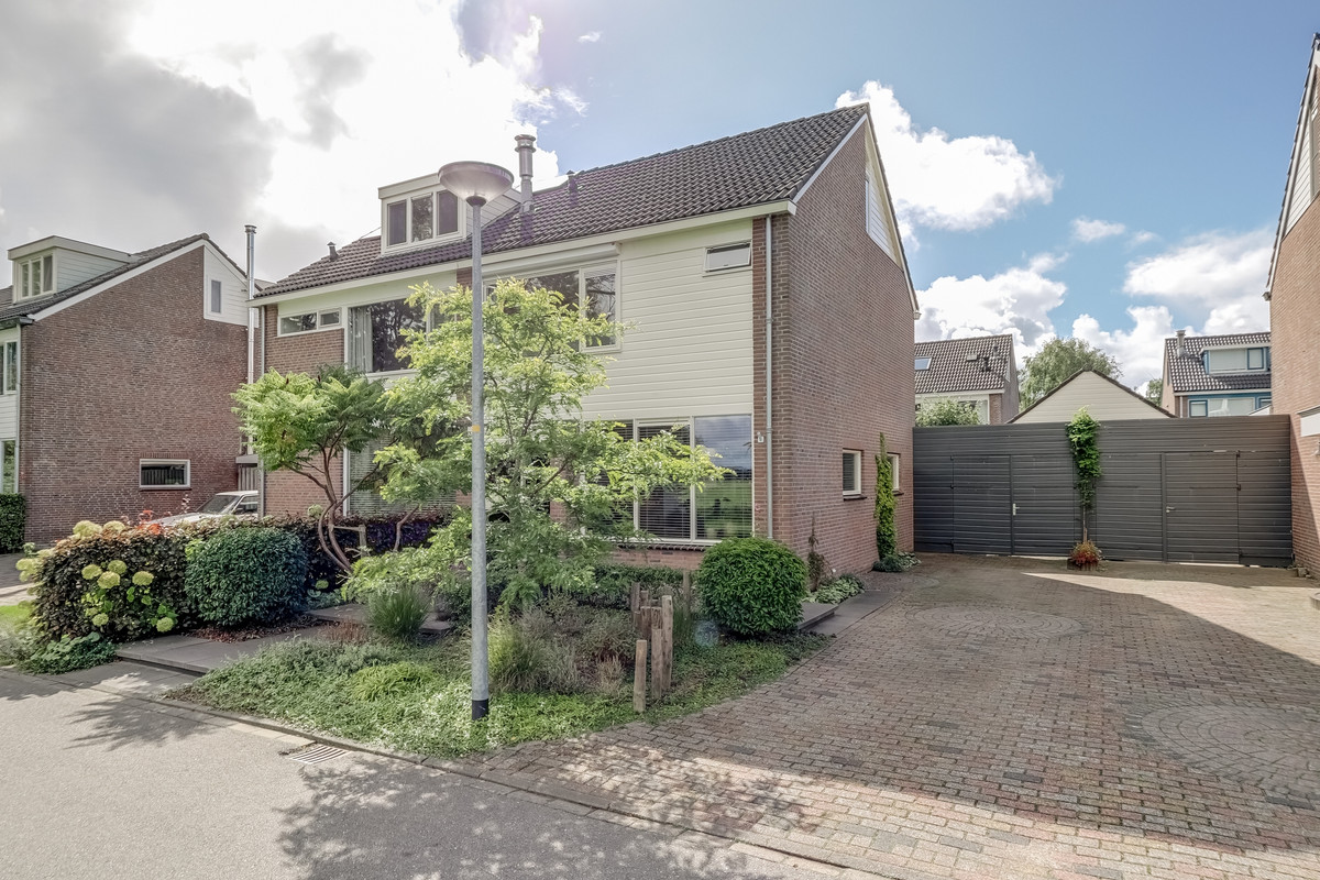 Twee-onder-één-kap te koop: Oudendijk 25, Schoorl
