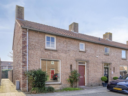 Adrianus Loeffstraat 8