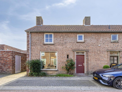 Adrianus Loeffstraat 8