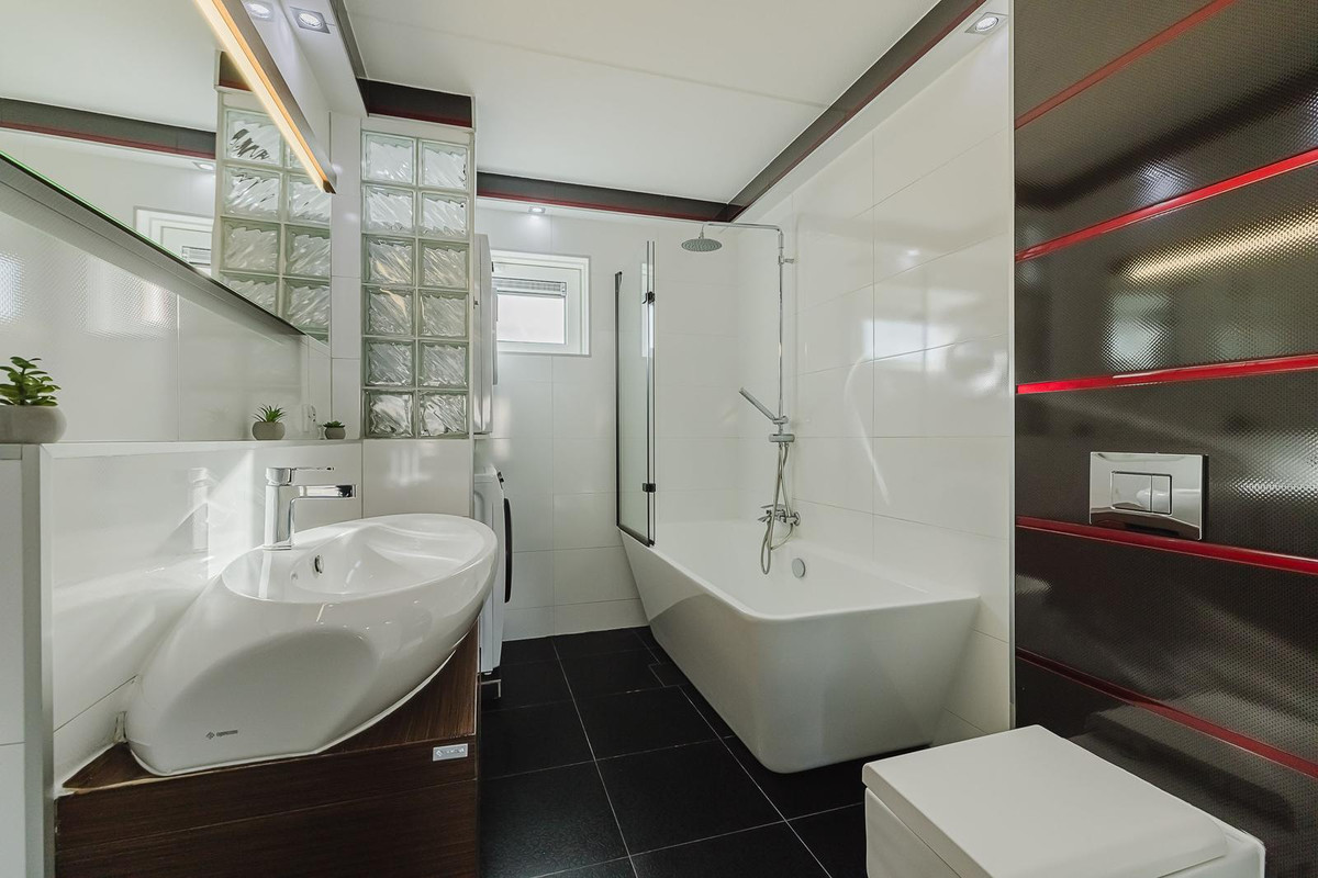 Tussenwoning te koop: Randwijkstraat 25, Tilburg