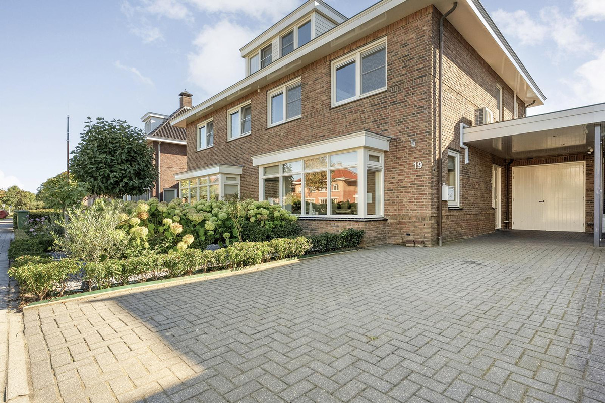 Tussenwoning te koop: Fluitekruid 19, Rijssen