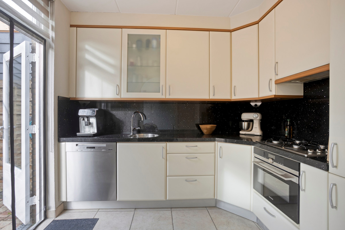 Tussenwoning te koop: Meerkoet 10, Sommelsdijk