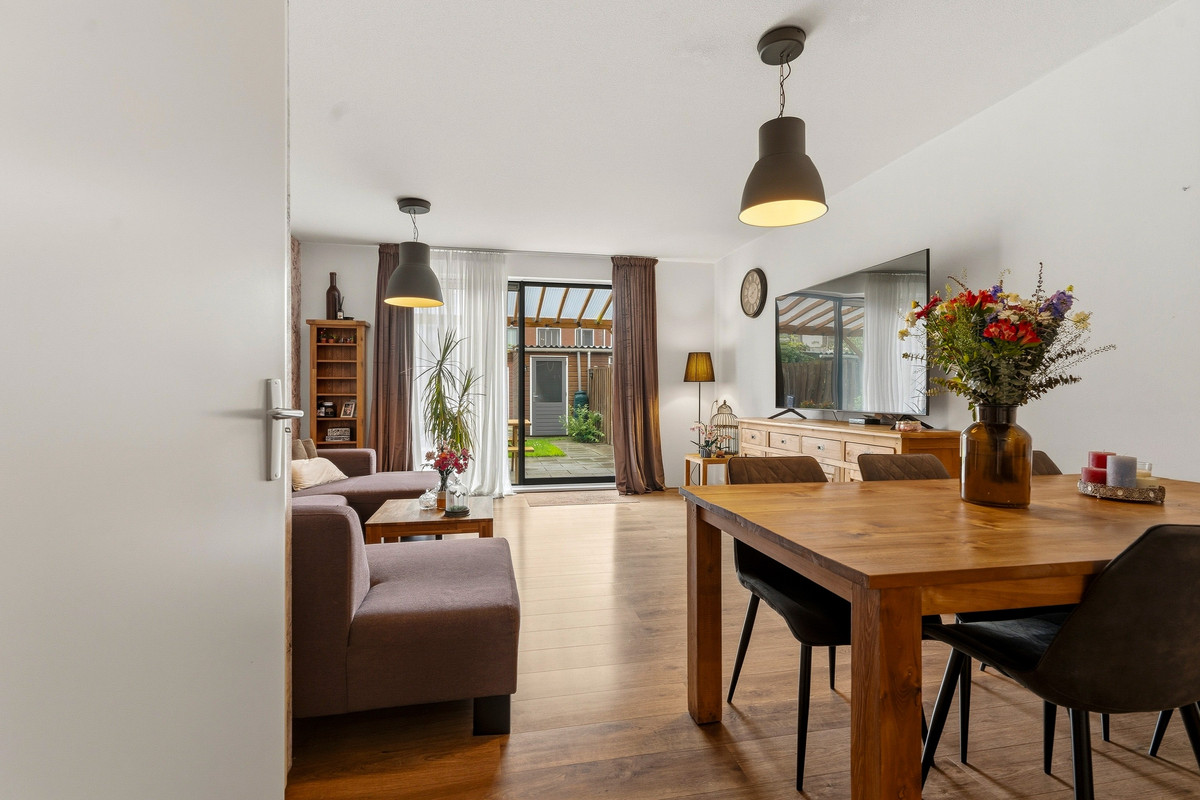Tussenwoning te koop: Vledderstraat 12, 'S-Gravenhage