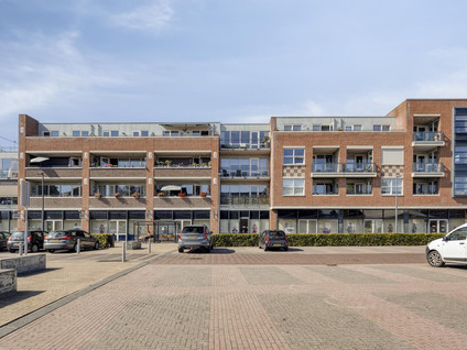 Dorpsplein 64