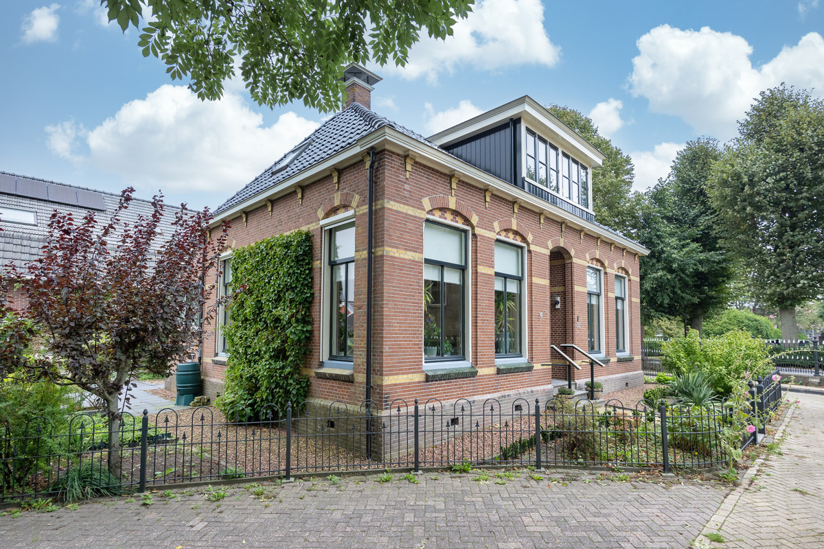 Vrijstaande woning te koop: Schoolplein 9, Witmarsum