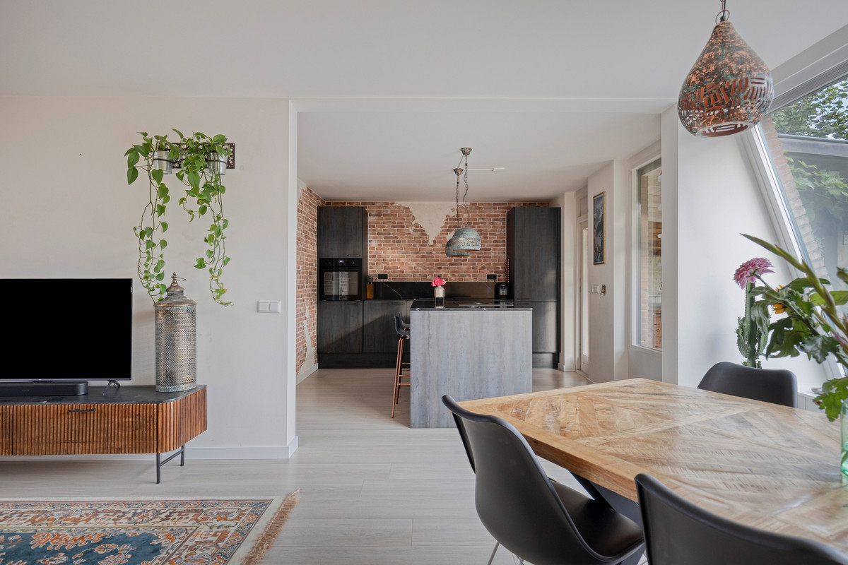 Tussenwoning te koop: Margo Antinkstraat 23, Leiden