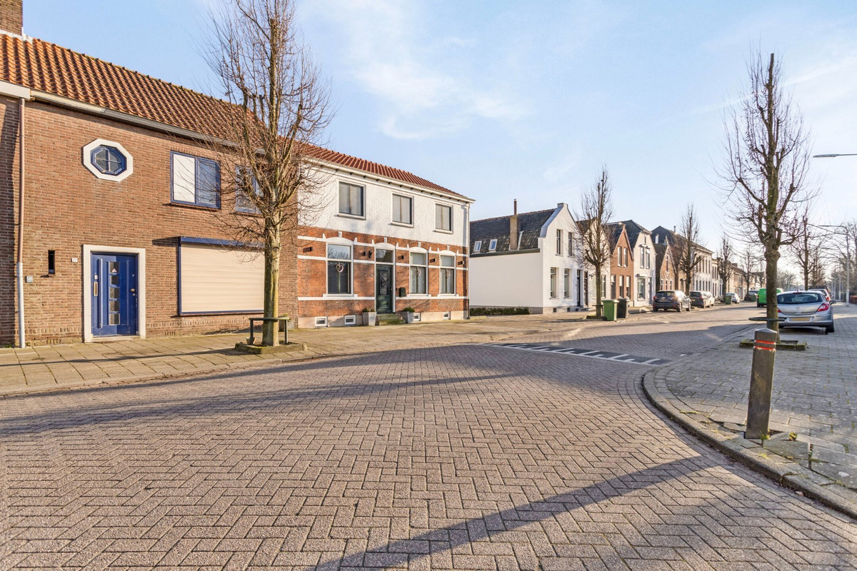 Tussenwoning te koop: Nieuwstraat 37, Oostburg
