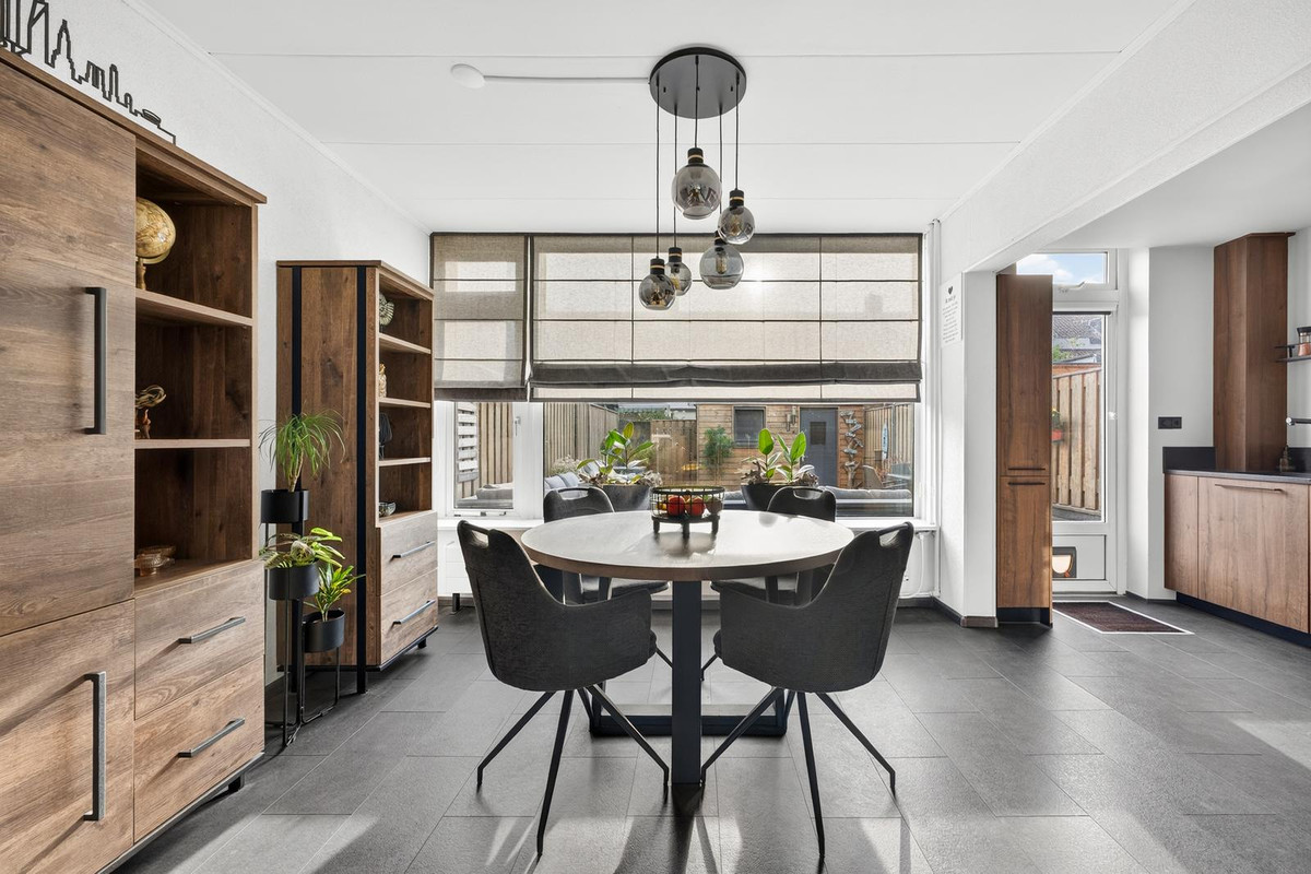 Tussenwoning te koop: Nibbelinkstraat 25, Hendrik-Ido-Ambacht
