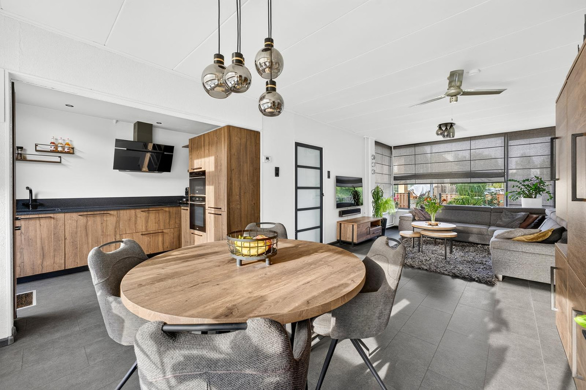 Tussenwoning te koop: Nibbelinkstraat 25, Hendrik-Ido-Ambacht