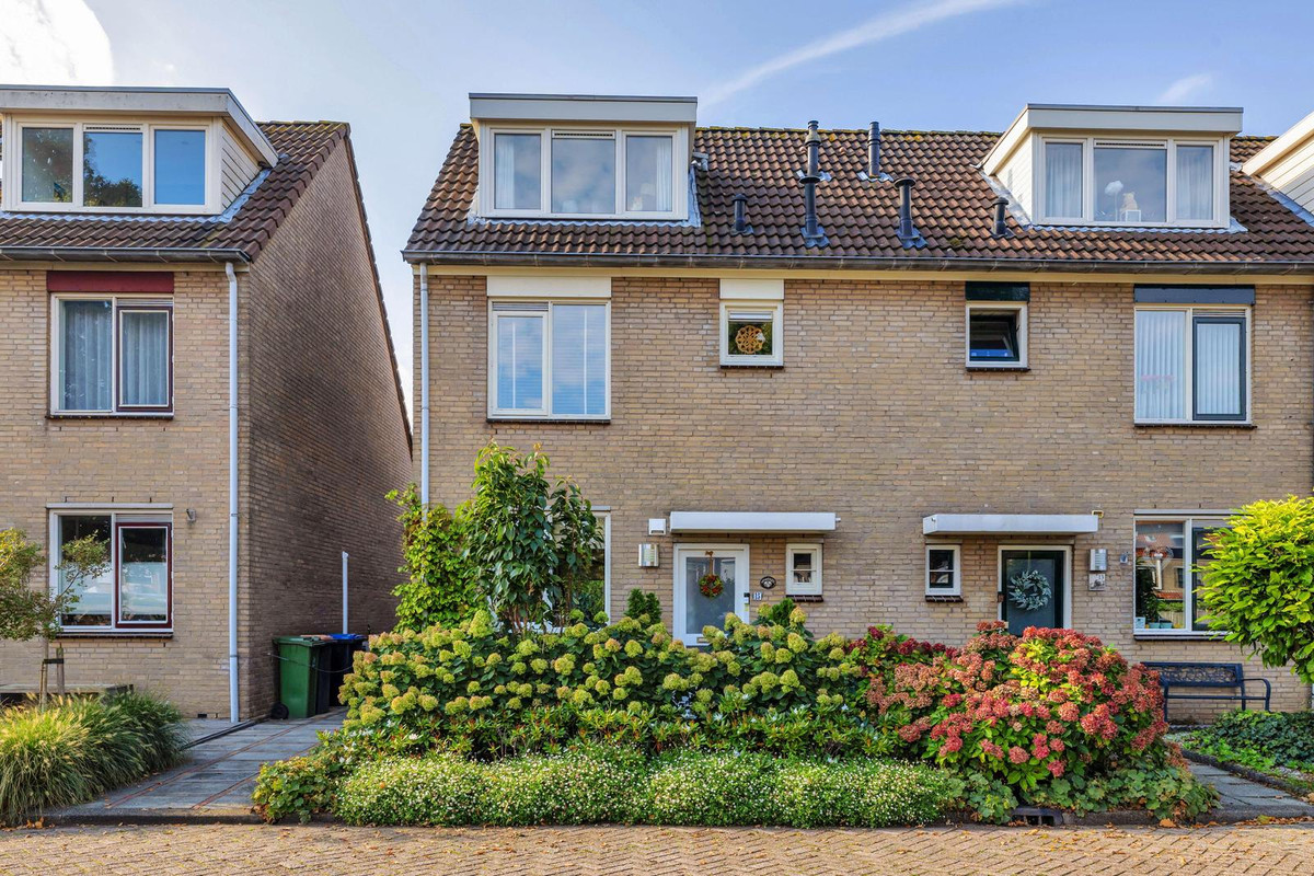 Hoekwoning te koop: Burchtlaan 15, Oostvoorne