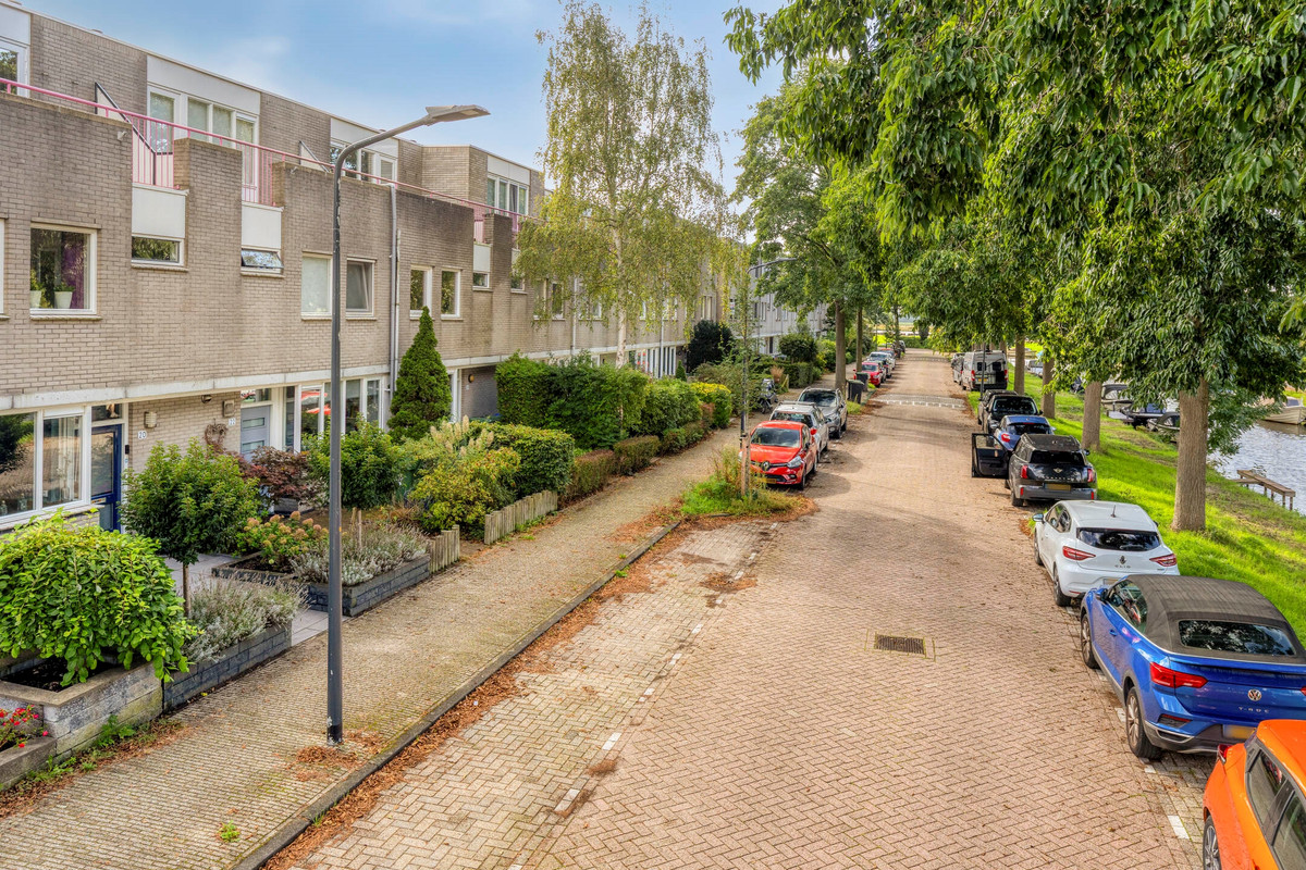 Tussenwoning te koop: Harriët Freezersingel 20, Leiden