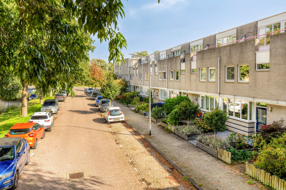 Tussenwoning te koop: Harriët Freezersingel 20, Leiden