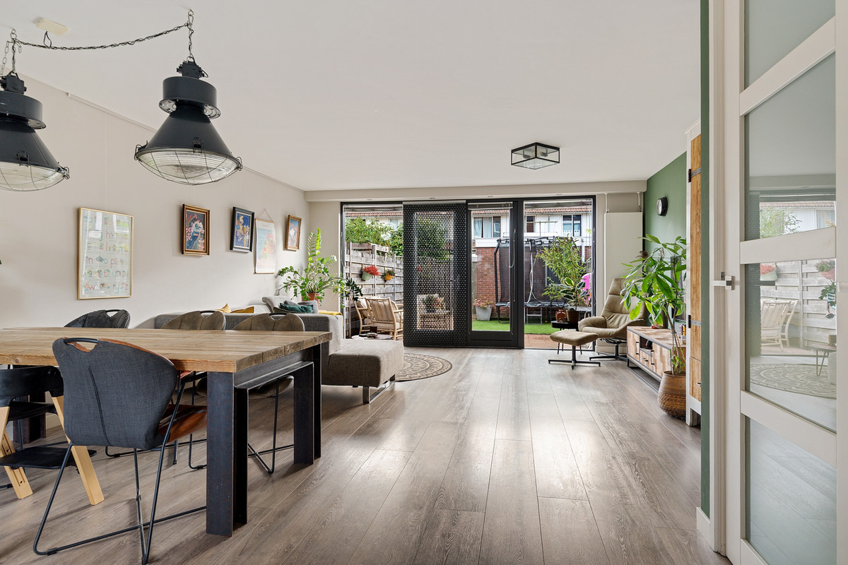 Tussenwoning te koop: Zwaluwtong 90, Monnickendam