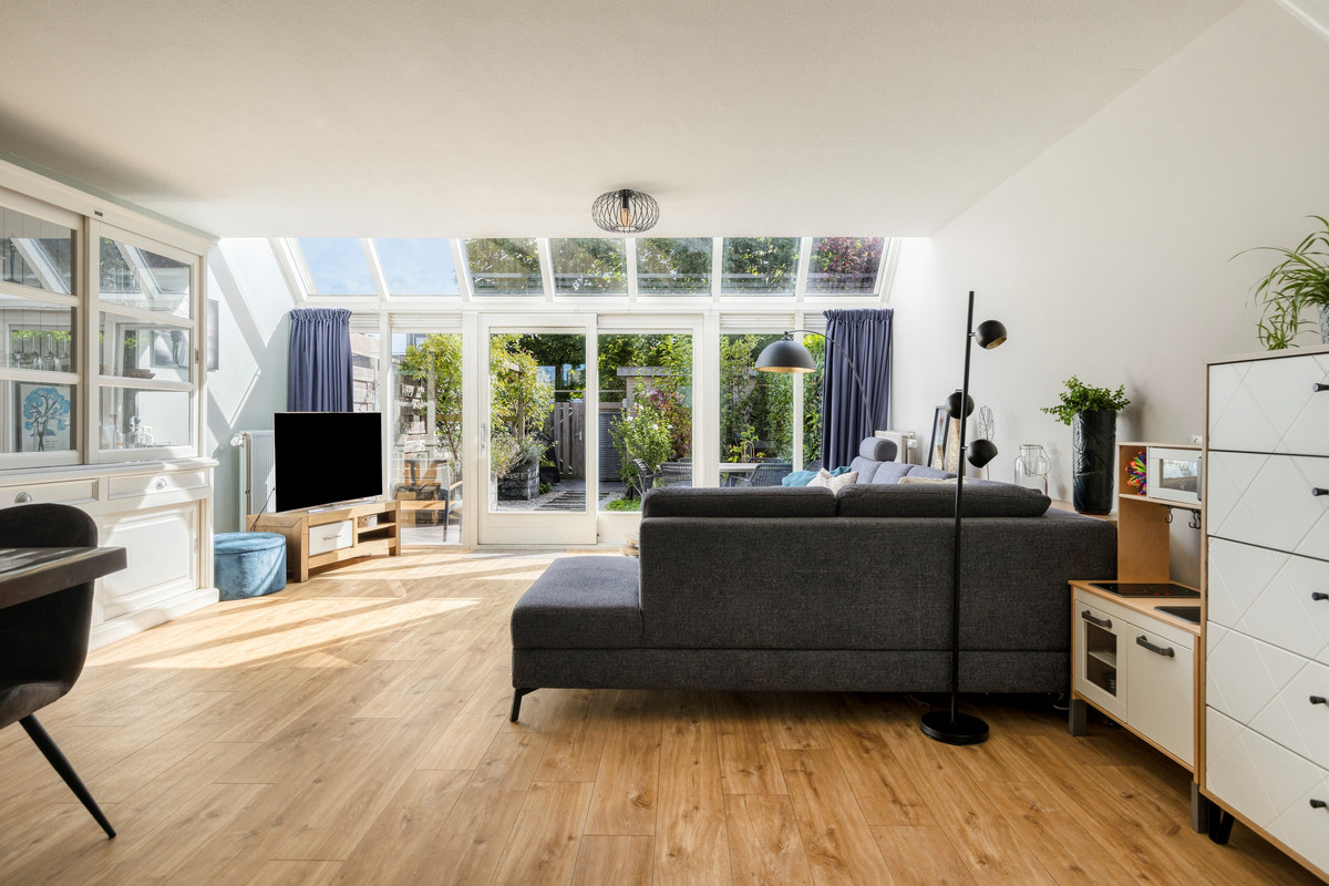 Tussenwoning te koop: Harriët Freezersingel 20, Leiden