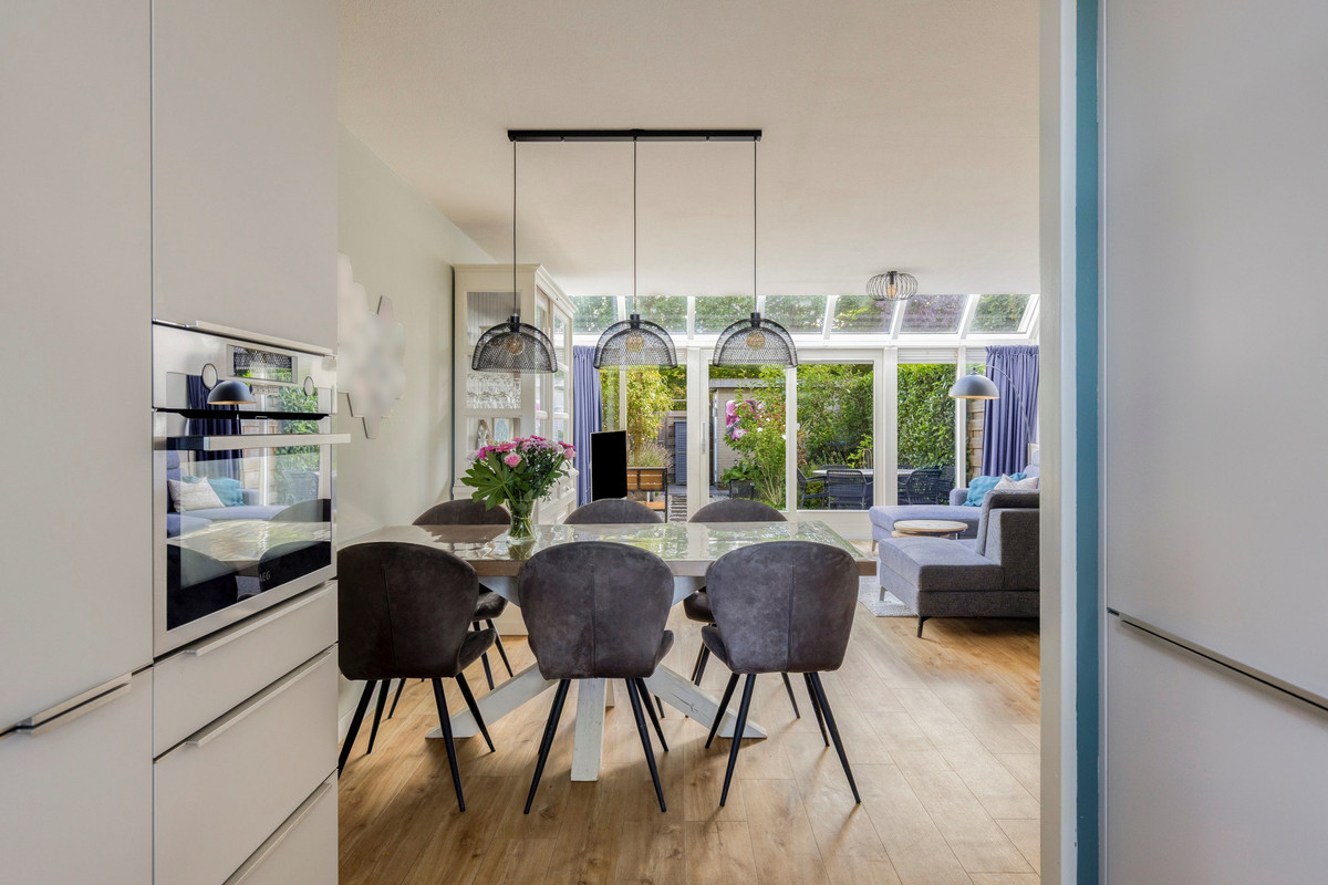 Tussenwoning te koop: Harriët Freezersingel 20, Leiden