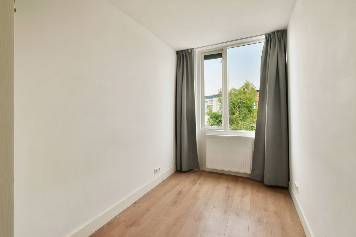 Tussenwoning te koop: Julianastraat 44, Leiden