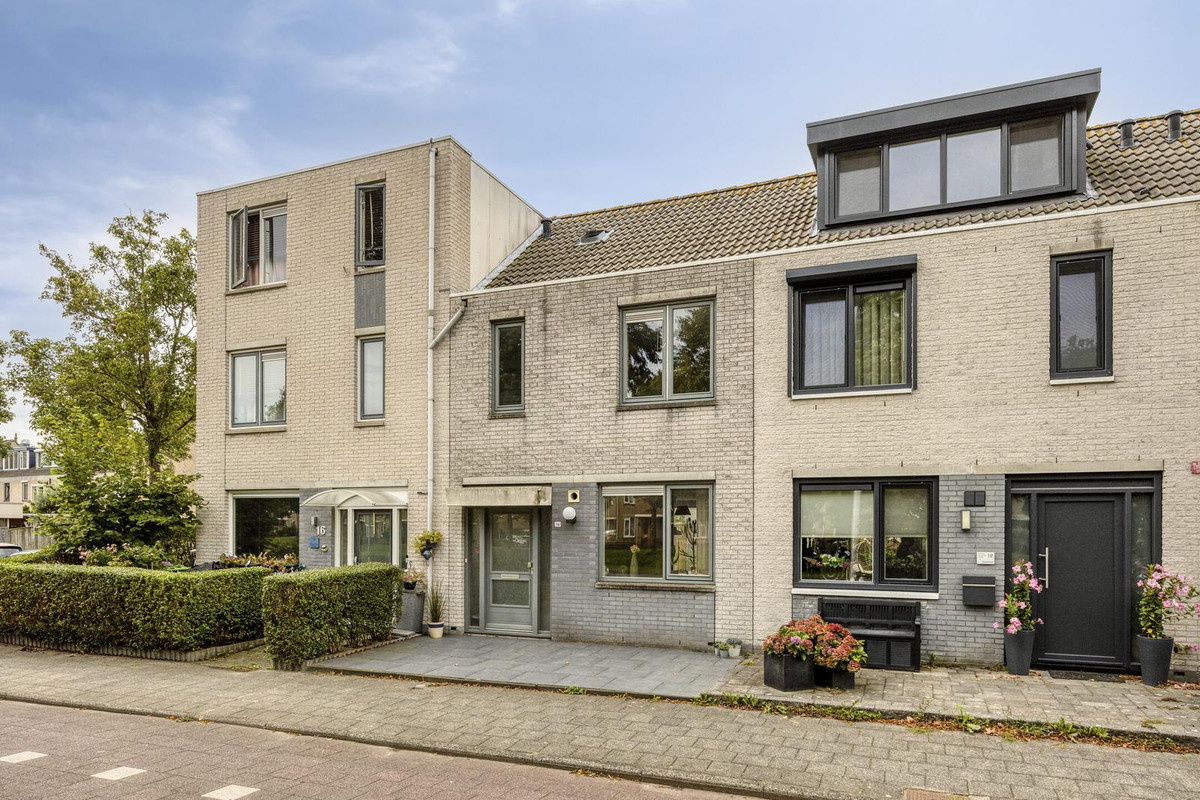 Tussenwoning te koop: Mina Krusemanstraat 14, Spijkenisse