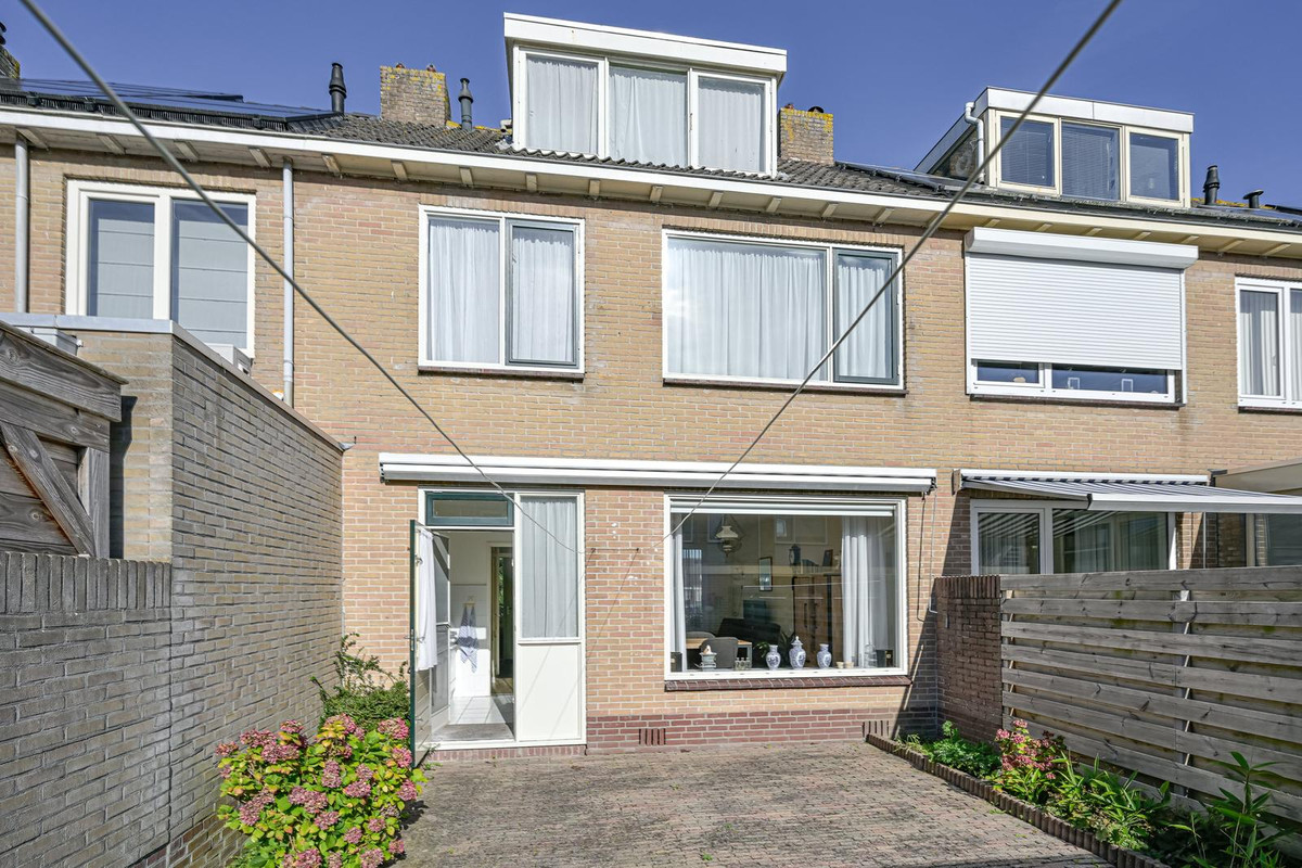 Tussenwoning te koop: Flevosingel 58, Medemblik