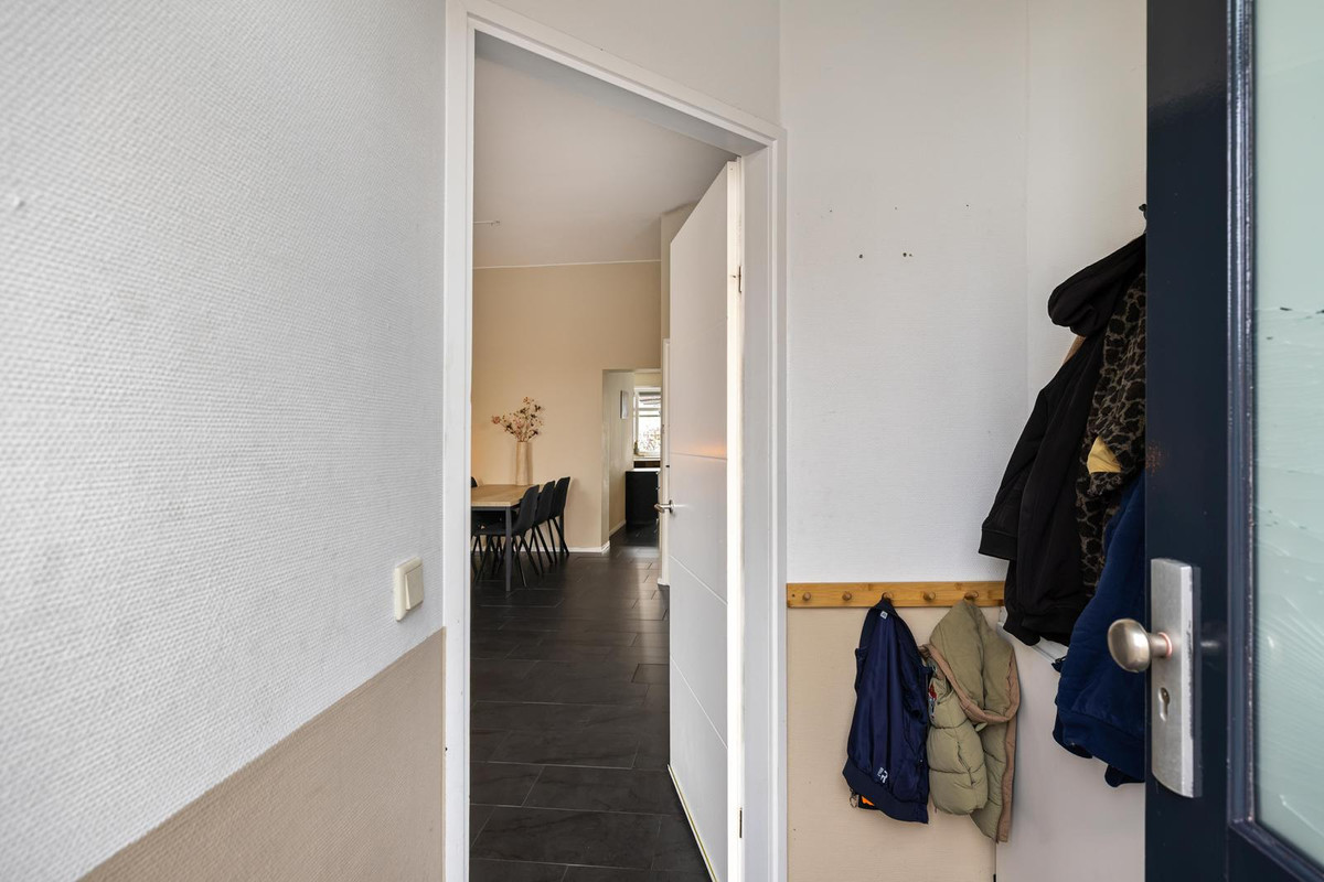 Twee-onder-één-kap te koop: E.H. Roggenkampweg 14, Delfzijl