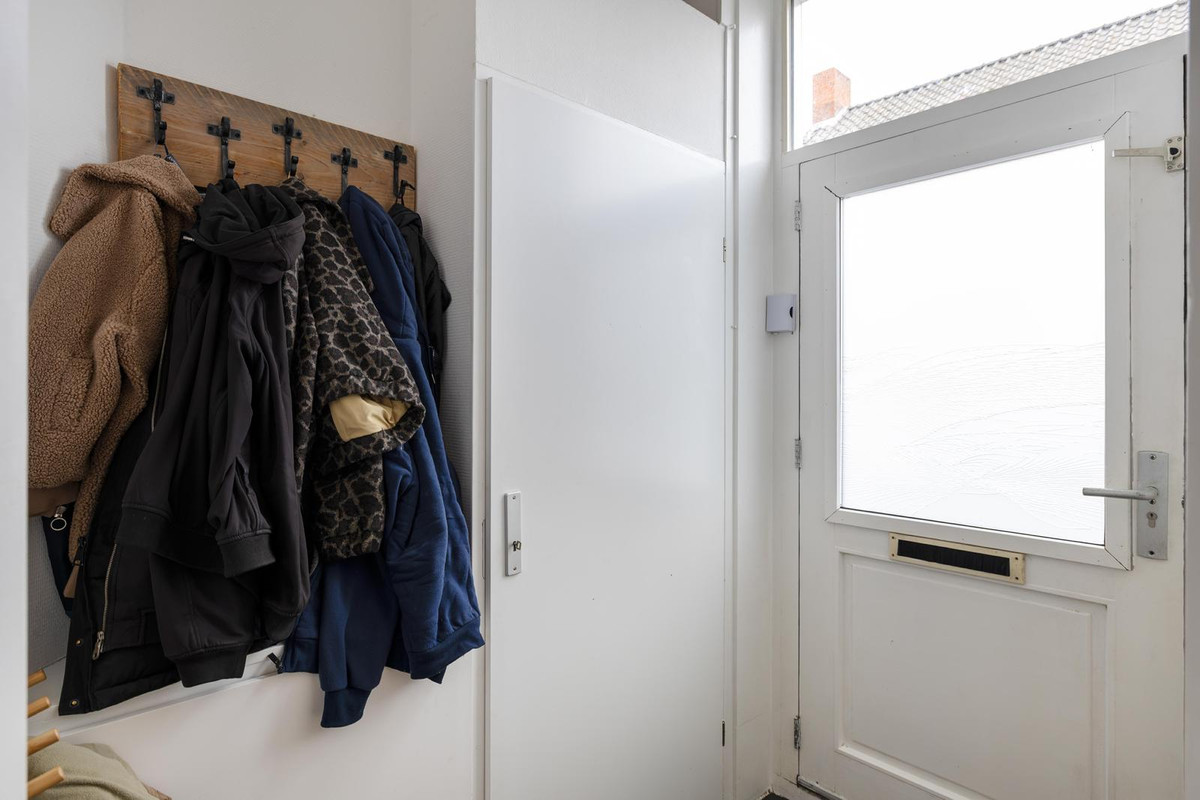 Twee-onder-één-kap te koop: E.H. Roggenkampweg 14, Delfzijl