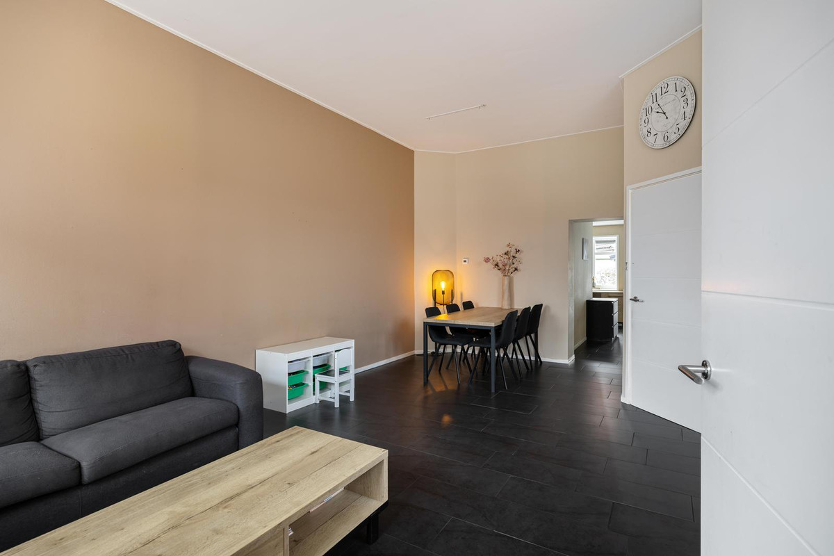 Twee-onder-één-kap te koop: E.H. Roggenkampweg 14, Delfzijl