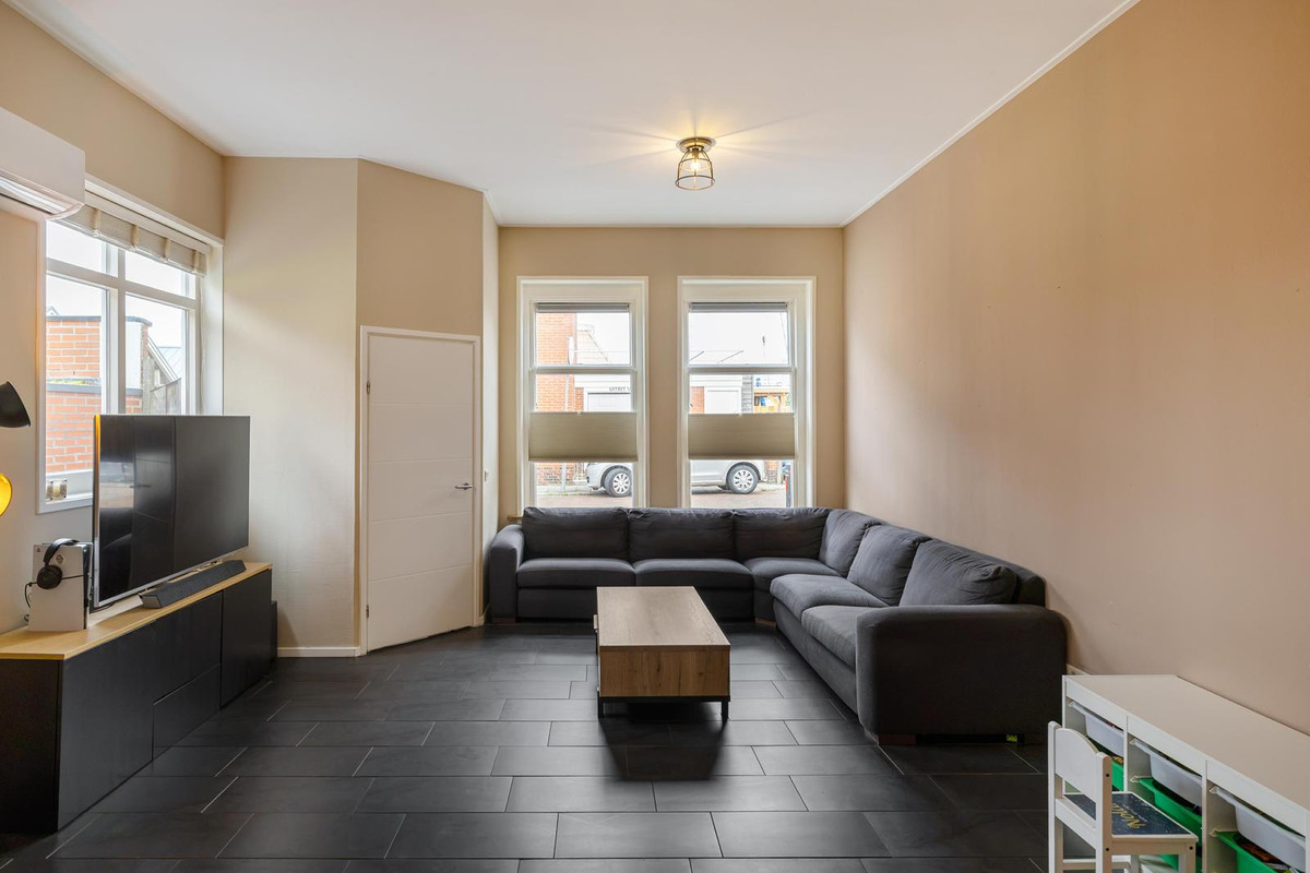 Twee-onder-één-kap te koop: E.H. Roggenkampweg 14, Delfzijl