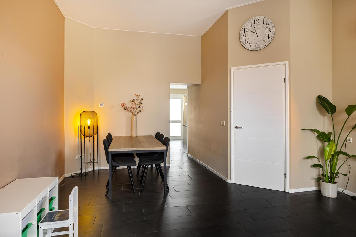 Twee-onder-één-kap te koop: E.H. Roggenkampweg 14, Delfzijl