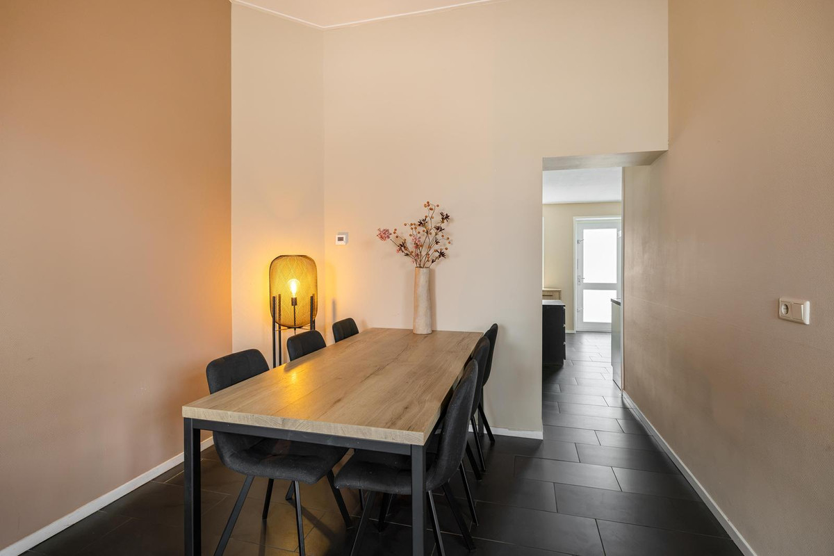 Twee-onder-één-kap te koop: E.H. Roggenkampweg 14, Delfzijl