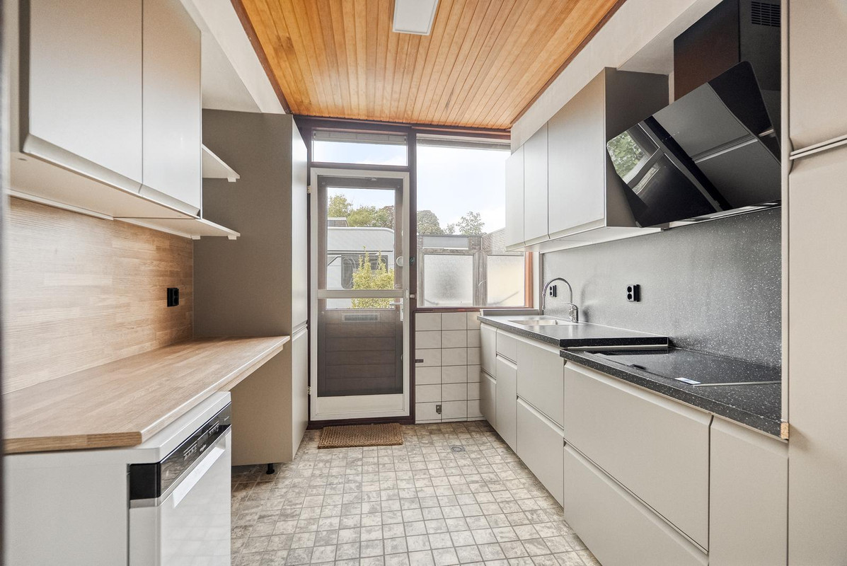 Vrijstaande woning te koop: Oosteinde 1, Heerjansdam