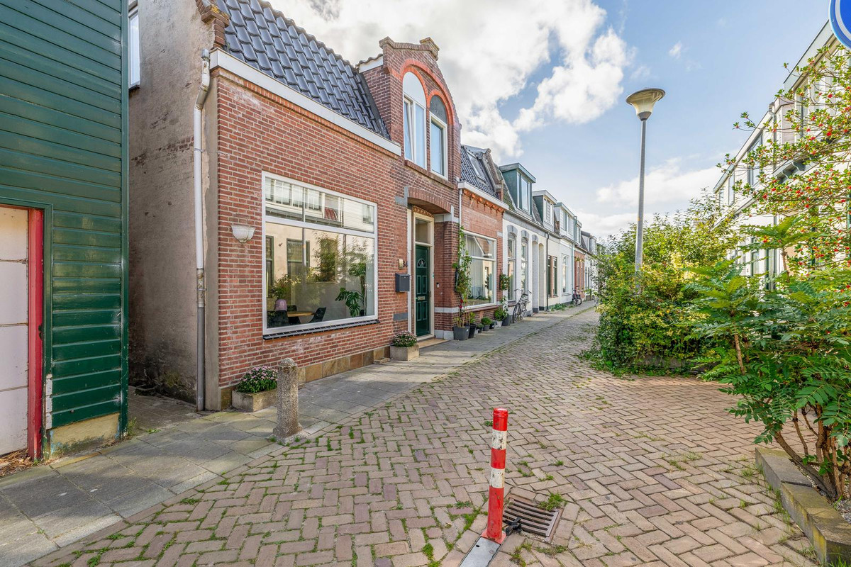 Hoekwoning te koop: Emmastraat 34, Den Helder