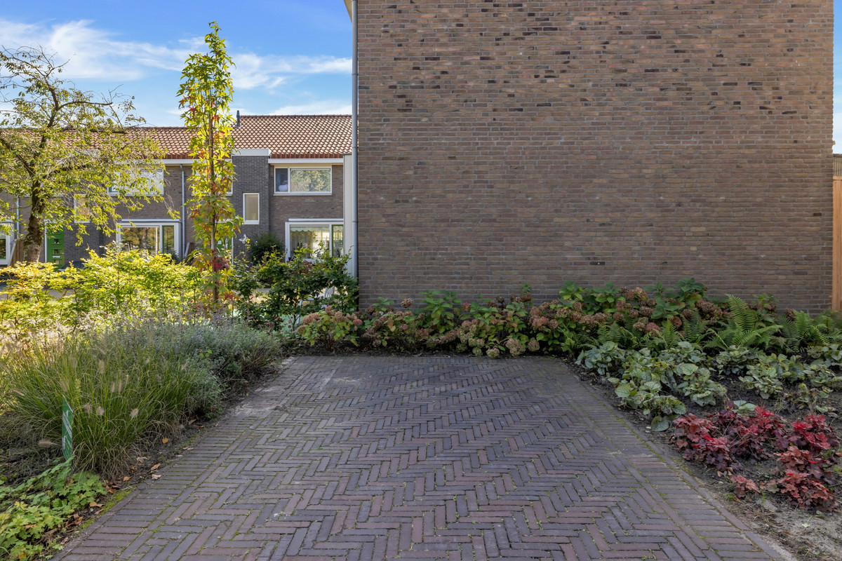 Twee-onder-één-kap te koop: Roerstraat 10, Dronten