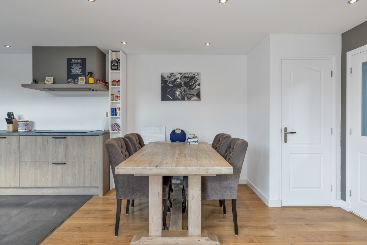 Twee-onder-één-kap te koop: Roerstraat 10, Dronten