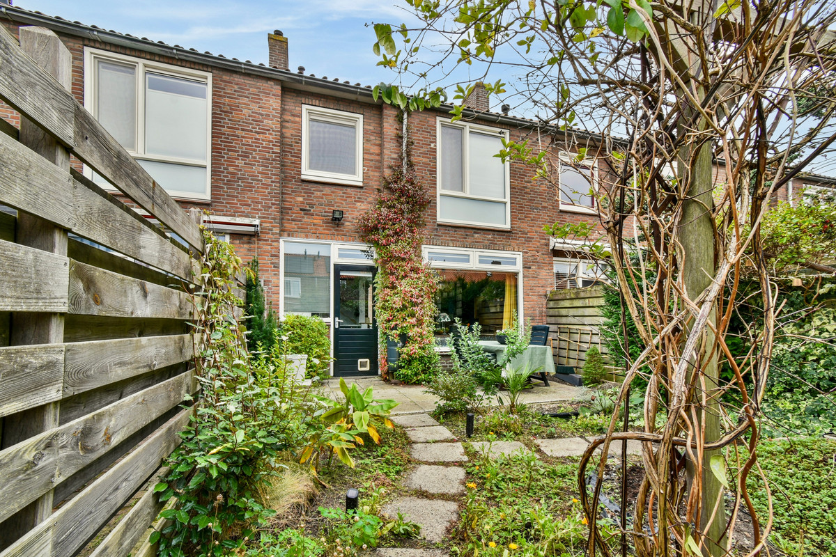 Tussenwoning te koop: Willibrordusstraat 9, Zoeterwoude
