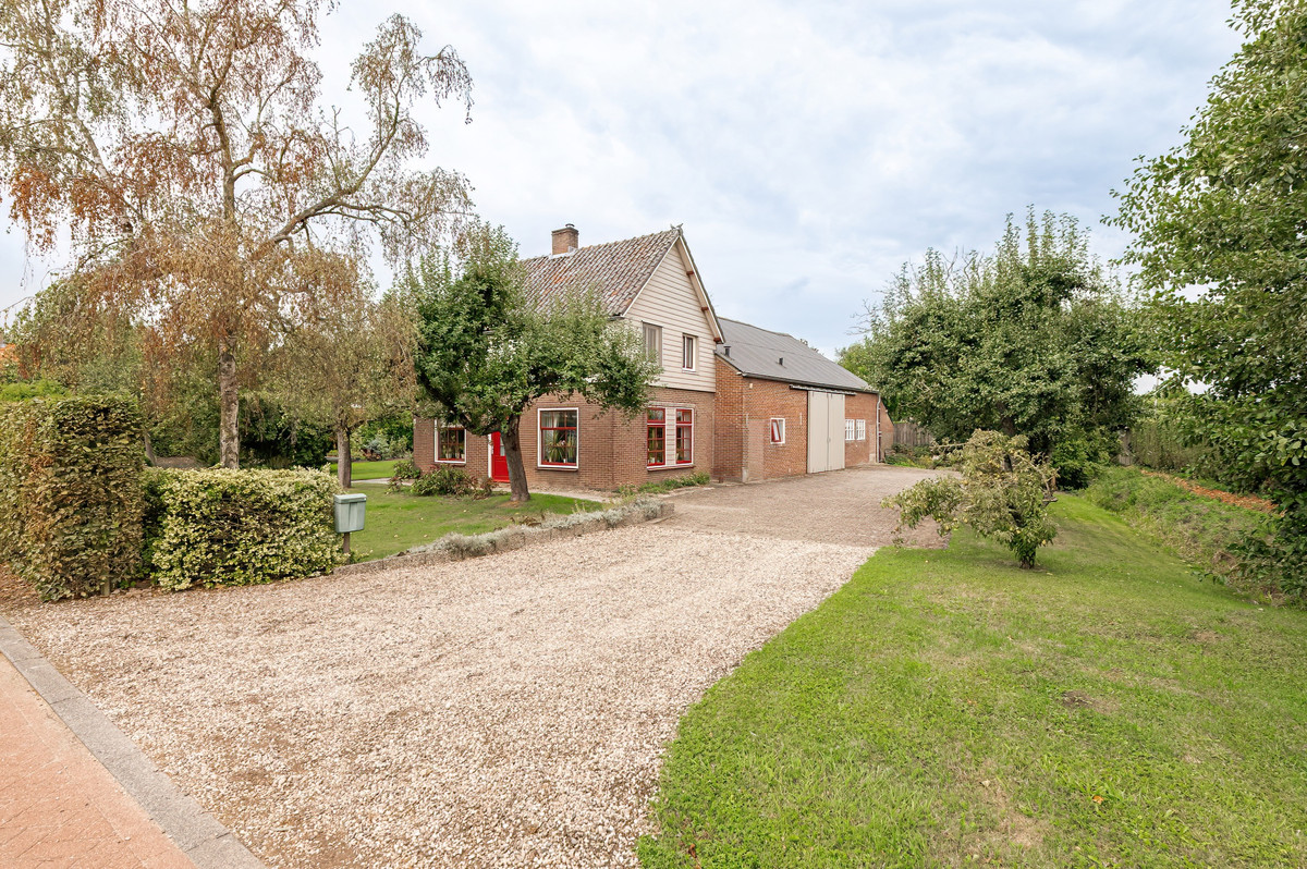 Vrijstaande woning te koop: Uitwijksestraat 5, Uitwijk