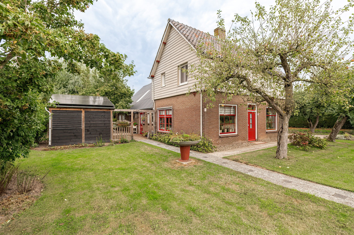 Vrijstaande woning te koop: Uitwijksestraat 5, Uitwijk