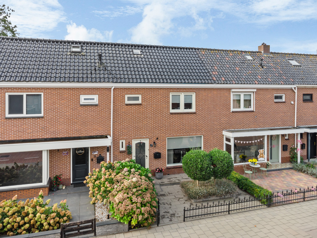 Tussenwoning te koop: de akkers 13, Urk
