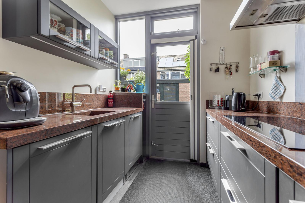 Hoekwoning te koop: Admiraal Helfrichsingel 42, Oud-Beijerland