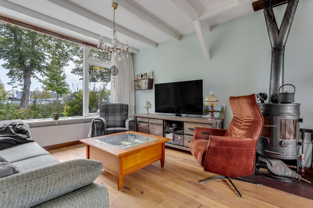 Hoekwoning te koop: Admiraal Helfrichsingel 42, Oud-Beijerland