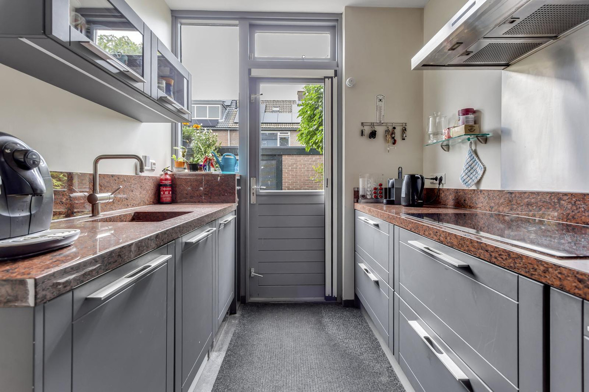 Hoekwoning te koop: Admiraal Helfrichsingel 42, Oud-Beijerland